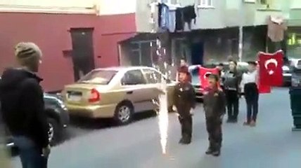 Küçük çocukların 'komando abi' sevgisi