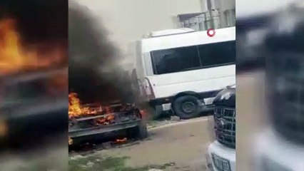 Esenyurt’ta çocuklar oyun oynarken iki aracı yaktı