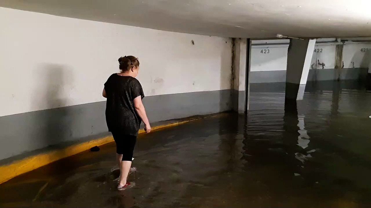 Un parking de la cité des Francs-Moisins inondé depuis plusieurs jours
