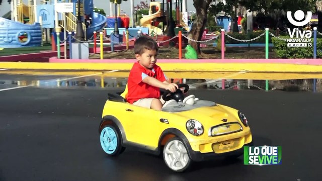 Familias disfrutan los atractivos turísticos en el Puerto Salvador Allende