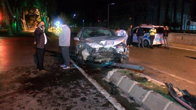 Son dakika haber! SARIYER'DE MİNİBÜS İLE OTOMOBİLİN ÇARPIŞTIĞI KAZADA 3 KİŞİ YARALANDI