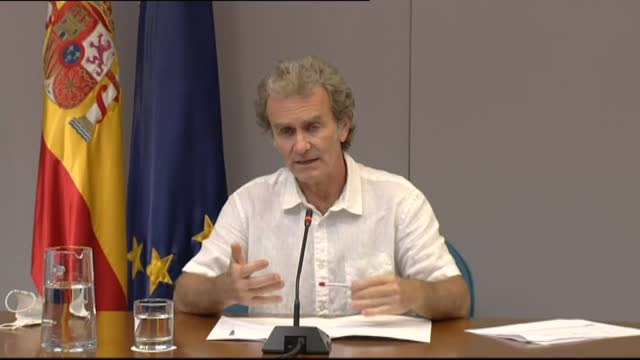 Simón: La vacunación evoluciona muy bien, eso hace que pese a la relajación excesiva, la evolución sea descendente