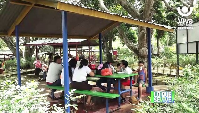 Nicaragüenses apaciguan el calor en el Centro Recreativo Xilonem