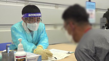 어제부터 30일까지 해군 한산도함에서 섬 주민 얀센 백신 접종 / YTN