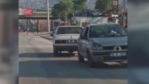 Bursa'da şaşkına çeviren görüntü...Arızalı otomobili kara yolunda ters çekti