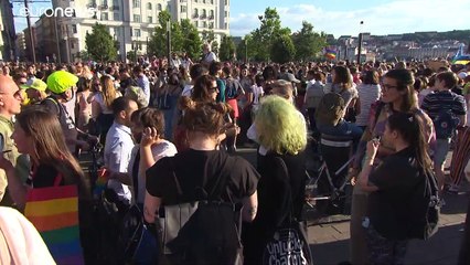 Melegellenes törvényjavaslat ellen tüntettek Budapesten