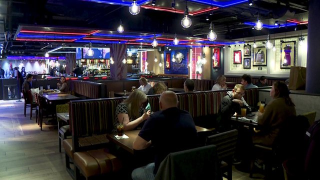 Regno Unito, Boris Johnson non riapre: ancora un mese di blocco