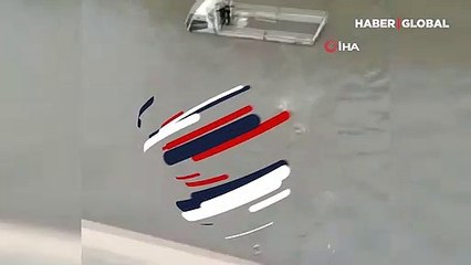 Çöken yolda 22 metrelik çukur oluştu