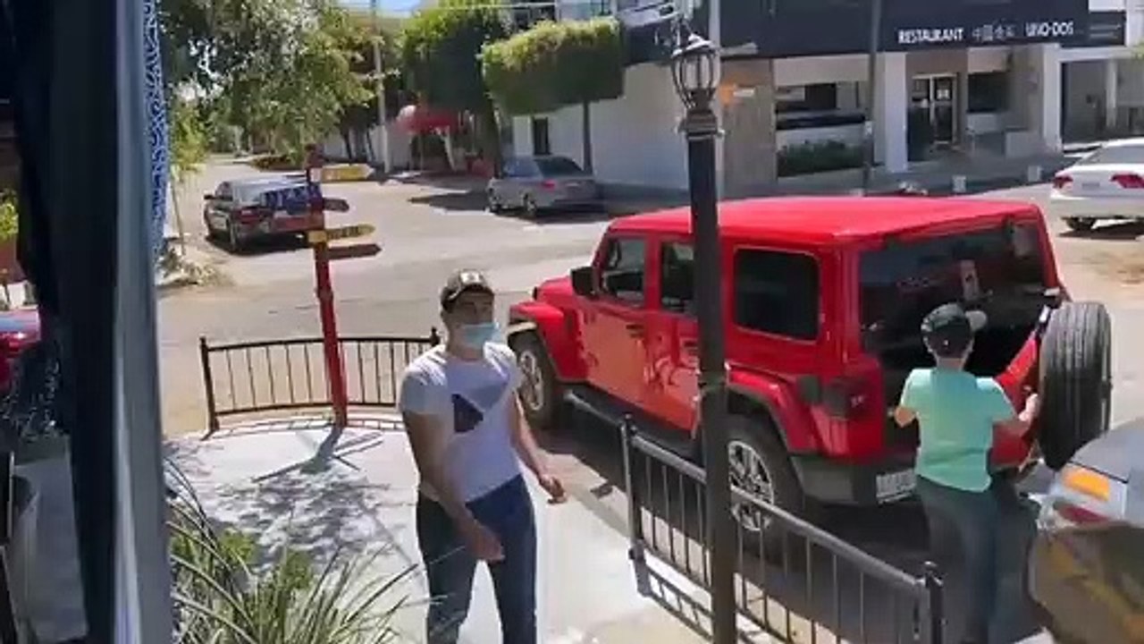 #Pityn vs #PatricioEstrella  se pelean el #Chiqueton !!!