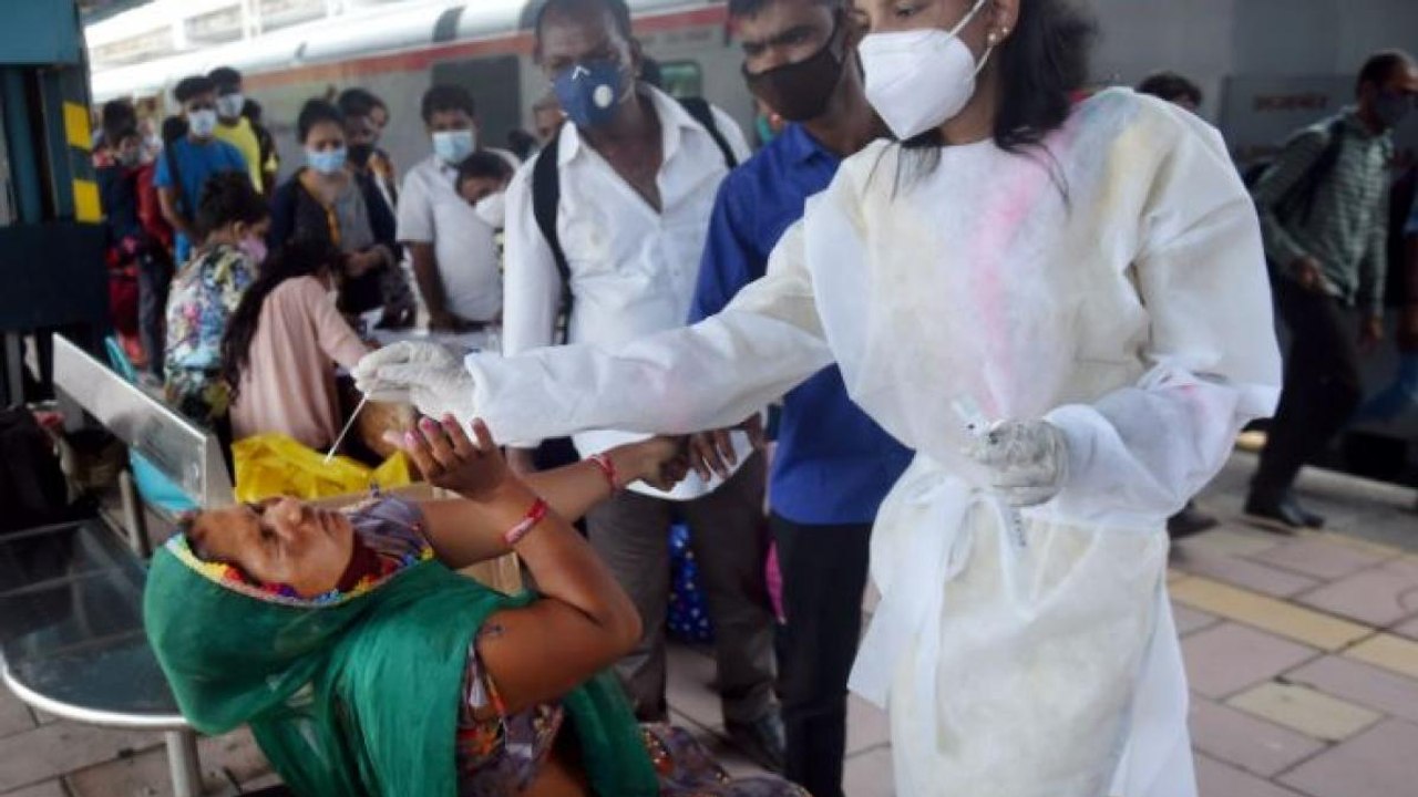 Covid Update: India reports 60,471 new cases, 2,726 deaths