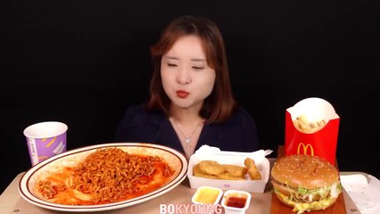먹방 ) 불닭볶음면과 맥도날드 방탄세트~ spicy fire noodles    McDonald's BTS meal.