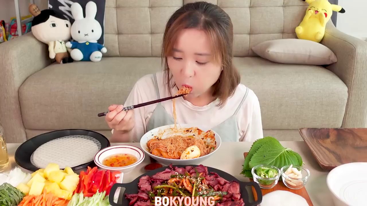 요리 먹방 ) 오리훈제에 부추무침, 월남쌈과 매콤달콤 비빔냉면.