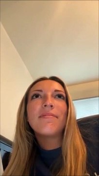 Elle peut bouger ses yeux dans tous les sens... bizarre