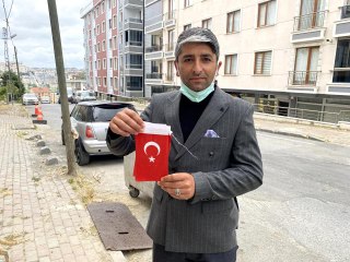 Beylikdüzü'nde vatandaşın duygulandıran Türk Bayrağı hassasiyeti