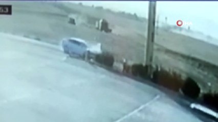 Mardin’de otomobillerin kafa kafaya çarpışma anı güvenlik kamerasında