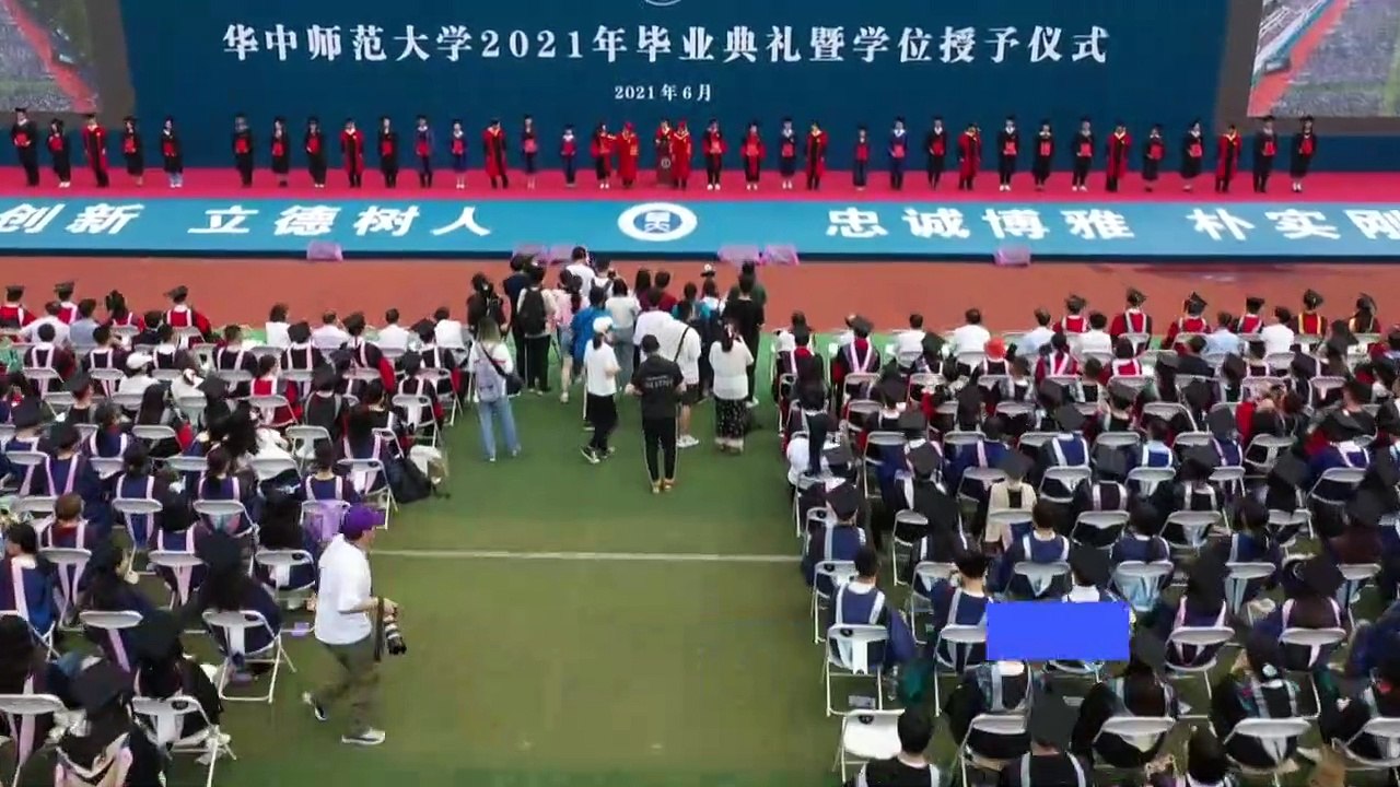 Wuhan students begin new chapter with mass grad...