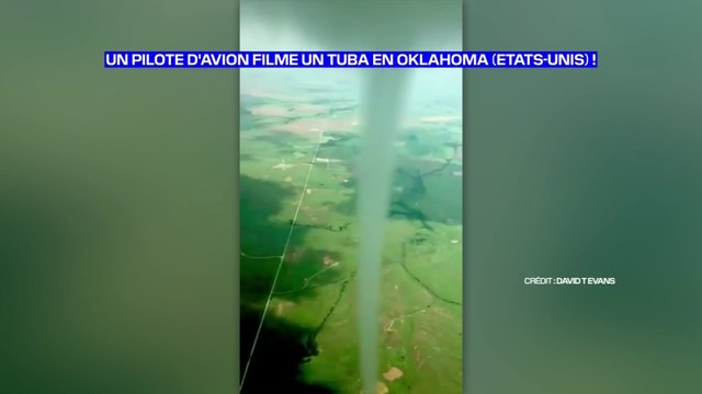 Aux commandes d'un petit avion, ce pilote filme un tuba sous un nuage d'orage