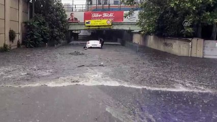 İSTANBUL - Bayrampaşa - Sağanak etkili oluyor (3)