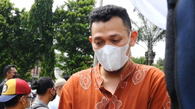 Adik Markis Kido: Pagi-pagi Masih Sarapan Sama Mama di Luar