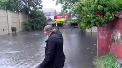 İstanbul’u sağanak vurdu: Alt geçitte can pazarı
