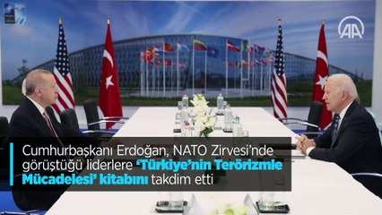Cumhurbaşkanı Erdoğan, NATO Zirvesi'nde görüştüğü liderlere ‘Türkiye'nin Terörizmle Mücadelesi’ kitabını takdim etti