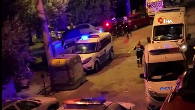 35 suç kaydı bulunan ve cezaevinden izinli çıktığı öğrenilen gencin anne ve babasını öldürdüğü iddia edildi