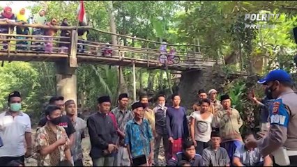 Brigadir Nur Ali Bantu Warga Membangun Masjid