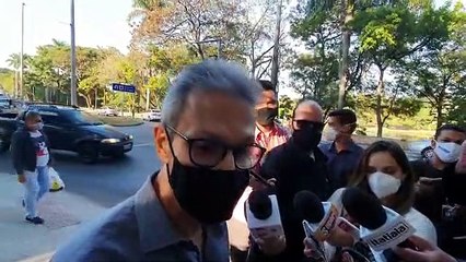 Zema é vacinado em BH e anuncia a vacinação de todos os adultos até outubro