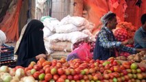 TAİZ - Dünyanın en büyük insani felaketinin yaşandığı Yemen'de riyaldeki değer kaybı yoksulluğu daha da derinleştirdi