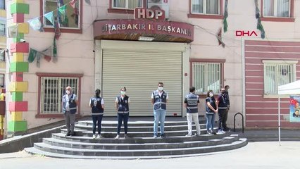 EVLAT NÖBETİNDEKİ BABA: HDP'YE DESTEK VERENLER ELLERİNİ VİCDANLARINA KOYSUN