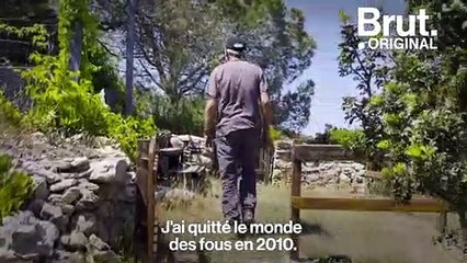 À 77 ans, Jo vit isolé en Corse, loin du "monde des fous"