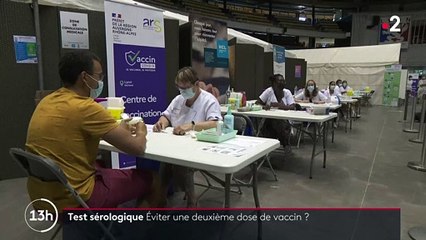 Coronavirus - A Lyon, des tests sérologiques sont proposés avant une première injection de vaccin - Cela permet de savoir si la personne à vacciner a besoin d’une ou deux doses - VIDEO
