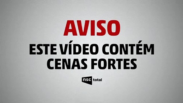 Motociclista perde controle, atinge carro, é atropelado e fica gravemente ferido em Blumenau