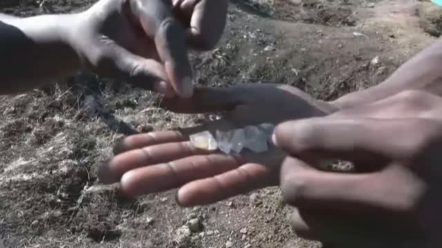 La fiebre del diamante moviliza a cientos de sudafricanos