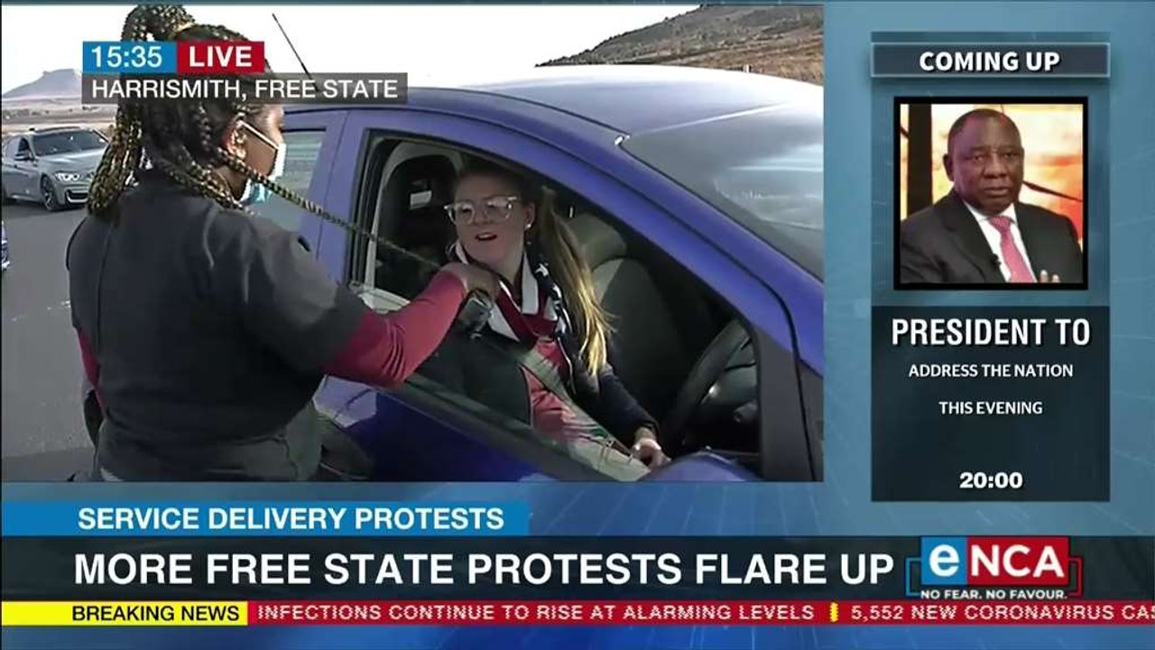 Protesters block roads in Harrismith