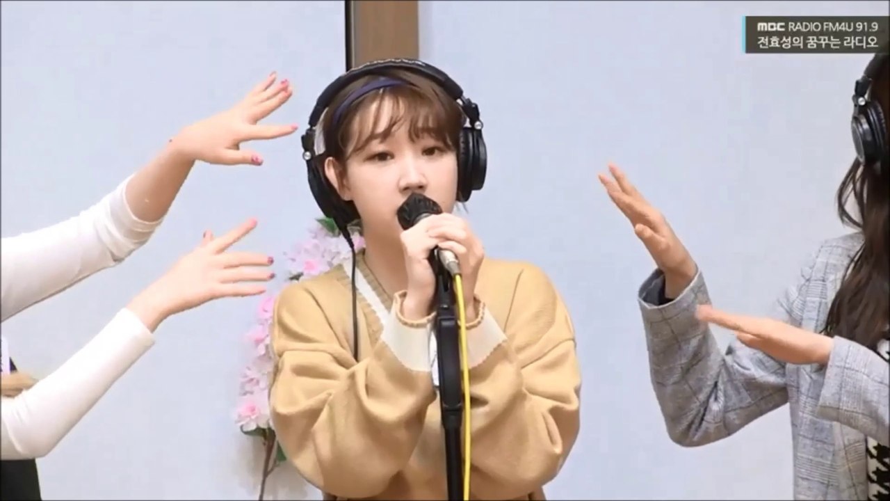 Weeekly Sing "After School" LIVE at Dream Radio K-POP MBC