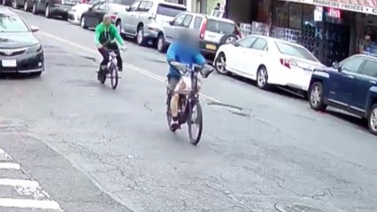 자전거 타고 뒤에서 흉기로...美 아시아계 또 봉변 / YTN