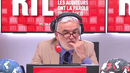Genou à terre : pour Pascal Praud, le geste des Bleus n'est "pas opportun"
