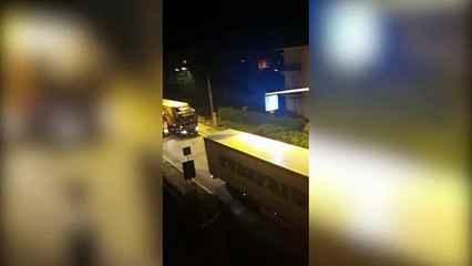 Tải video: Caos autostrade in Liguria, tir in fila di notte sulla statale