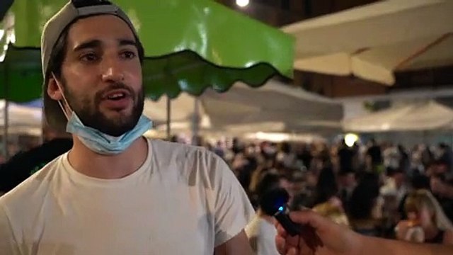 Primo giorno senza coprifuoco, a Torino ragazzi in piazza fino a tarda notte anche senza mascherina