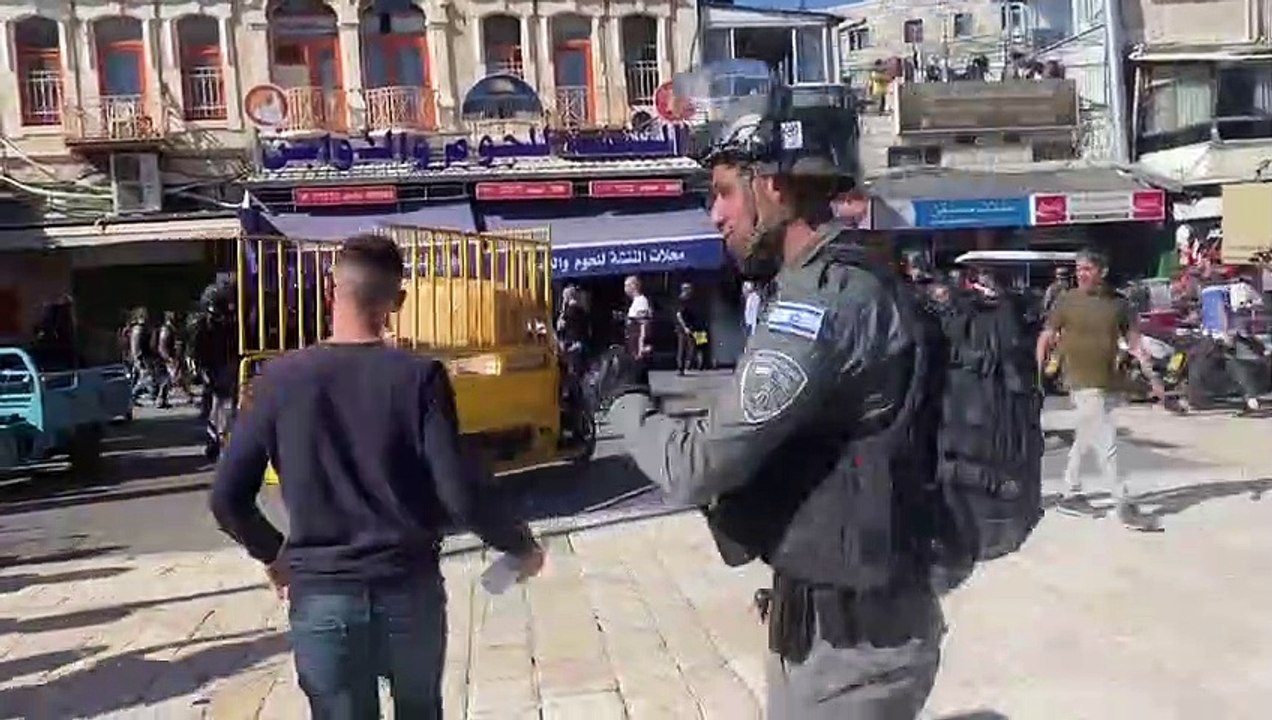 KUDÜS - Aşırı sağcı Yahudilerin Şam Kapısı'ndaki provokatif bayrak yürüyüşü başladı (2)