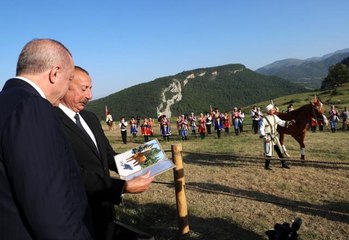 Cumhurbaşkanı Erdoğan, Şuşa'daki tarihi yerleri gezdiCıdır Ovası'nda Karabağ atlarının gösterisini izledi