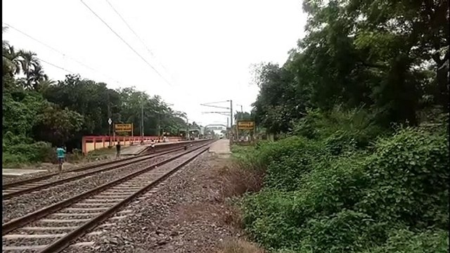 Route Diverted Karmabhoomi Express totally dominates Balagarh Station __ Eastern Railway