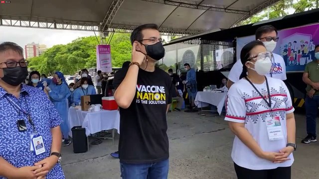 VP Leni Robredo and Manila Mayor Isko Moreno at the vaccination express for transportation sector