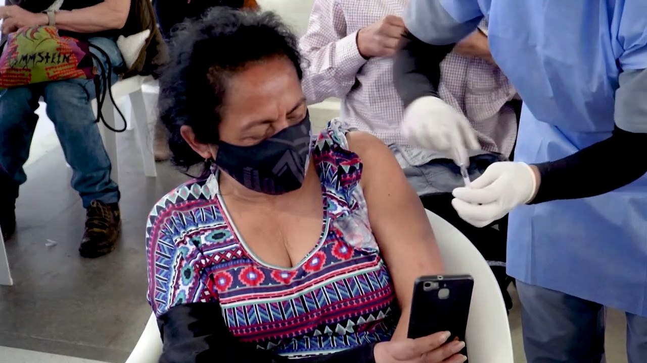 Colombia rebasa las 100.000 muertes por covid-19 entre protestas y lenta vacunación