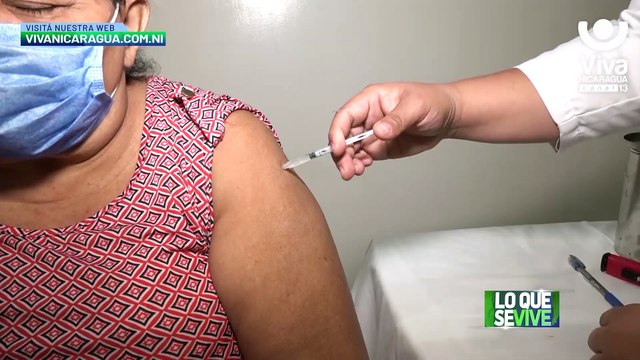 Adultos mayores son inmunizados en el Hospital Alemán Nicaragüense