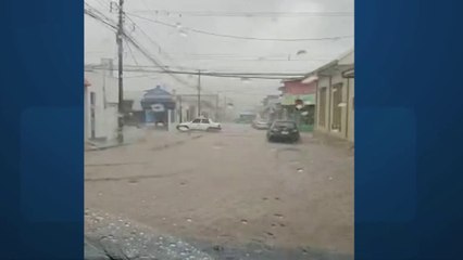 Lluvias de esta tarde generaron inundaciones en Cartago