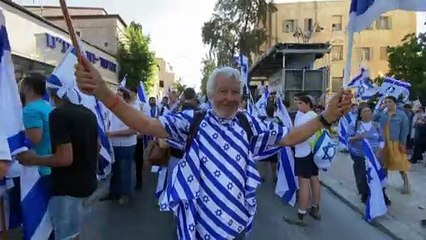 Israele torna a bombardare Gaza in risposta ai palloncini incendiari