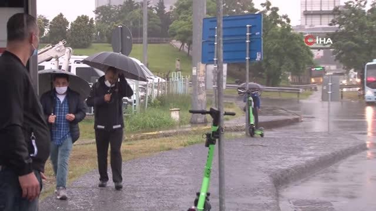 Anadolu Yakası sağanak yağışa teslim oldu