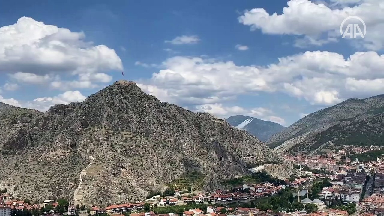 "Türk Yıldızları" Amasya semalarında selamlama uçuşu yaptı